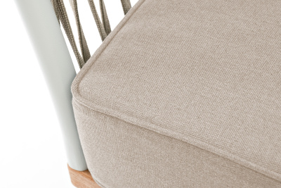 "Касабланка" кресло плетеное из роупа, основание дуб, каркас алюминий светло-серый (RAL7035) муар, роуп серо-коричневый 23мм, ткань бежевая 052